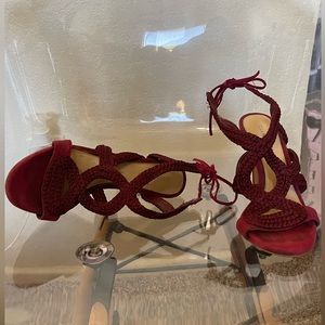 Gianni Bini; used in very good conditions; burgundy; size 8